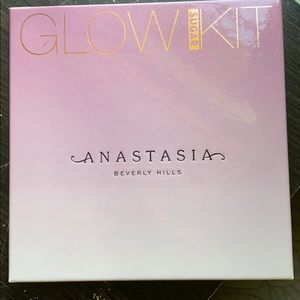 Anastasia glow kit